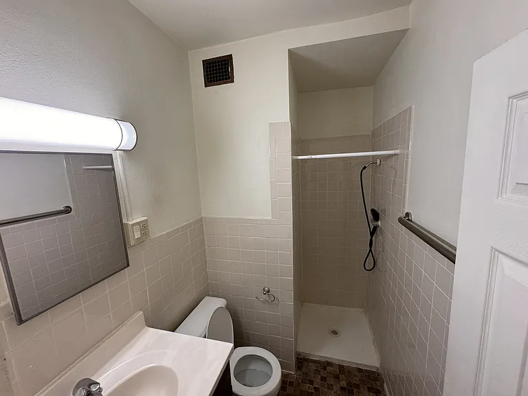29 Langdon St #2 — Photo 9