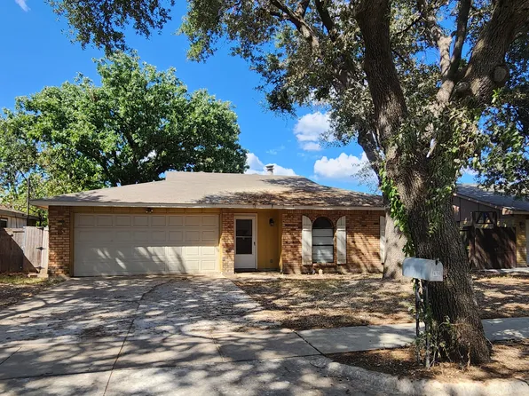 418 Lake Park Dr, Grand Prairie, TX 75052