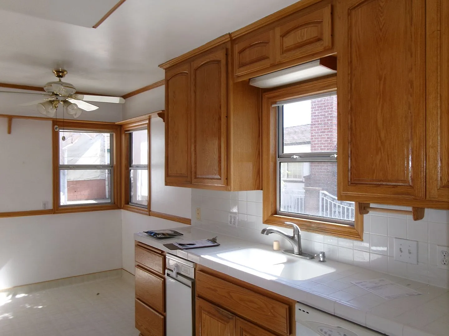 Charming 3-bedroom, 2-bath home in Bellflower — Photo 3
