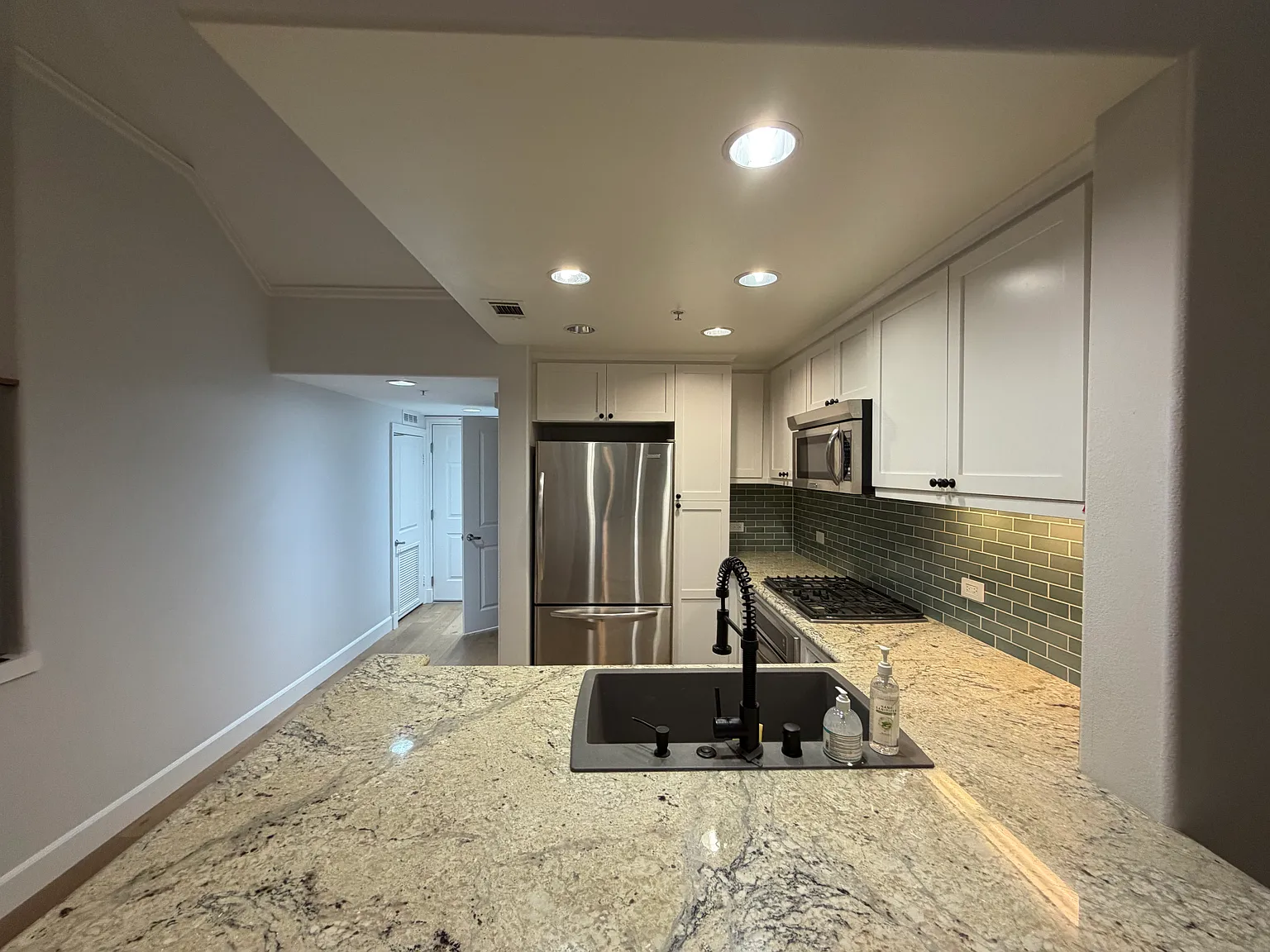 1 bed, 1103 sqft, $2,900 — Photo 2