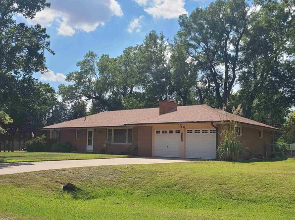 2901 Syler Dr, Hutchinson, KS 67502