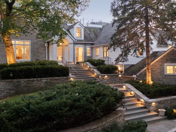 1 Overholt Pass, Edina, MN 55439