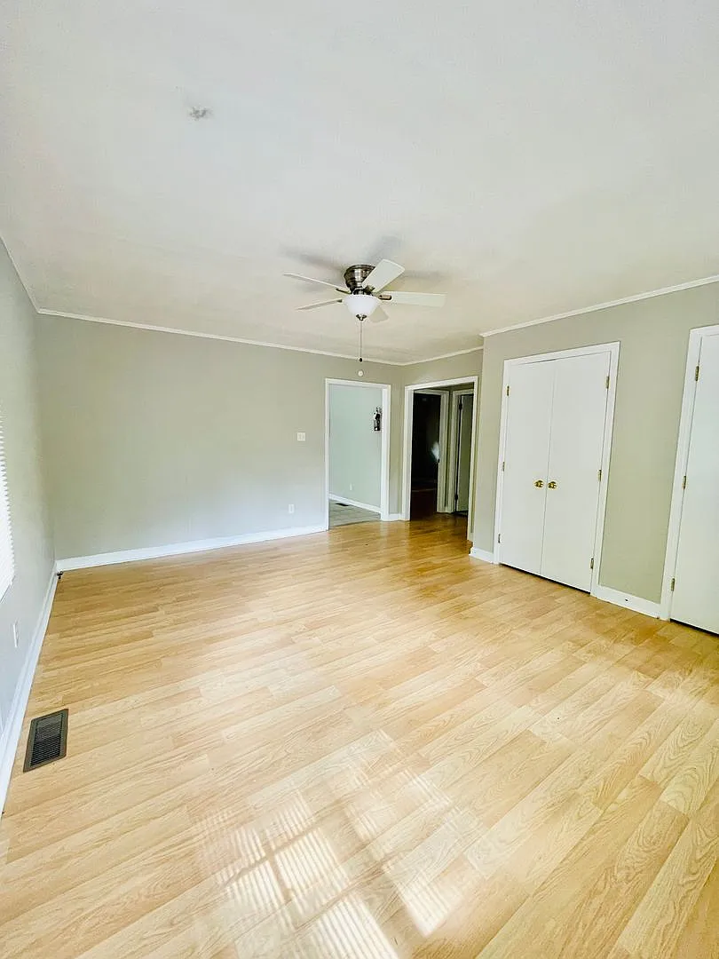 202 West Poplar — Photo 4