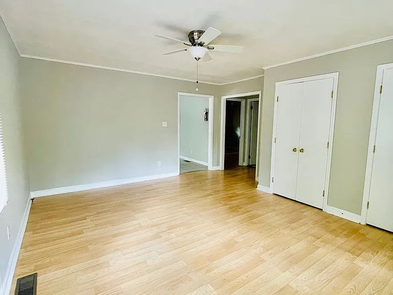 202 West Poplar — Photo 4