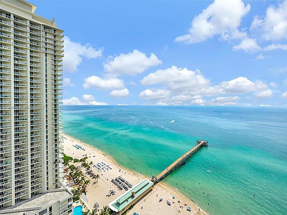 4th image of 16485 Collins Ave Penthouse 36C