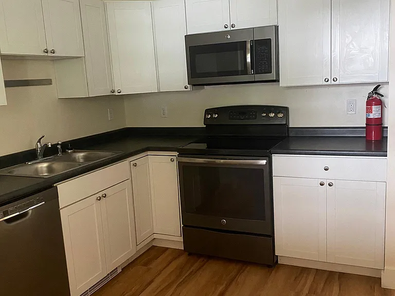 17 White St #C — Photo 3