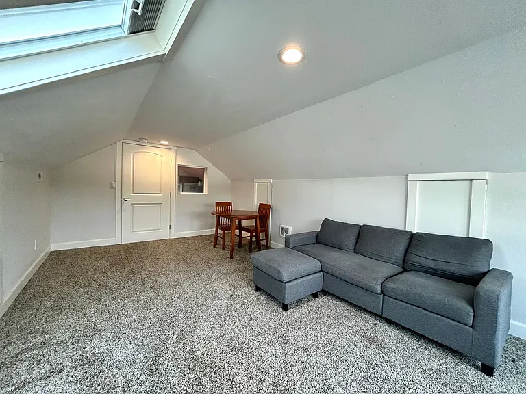 308 Oak St — Photo 5