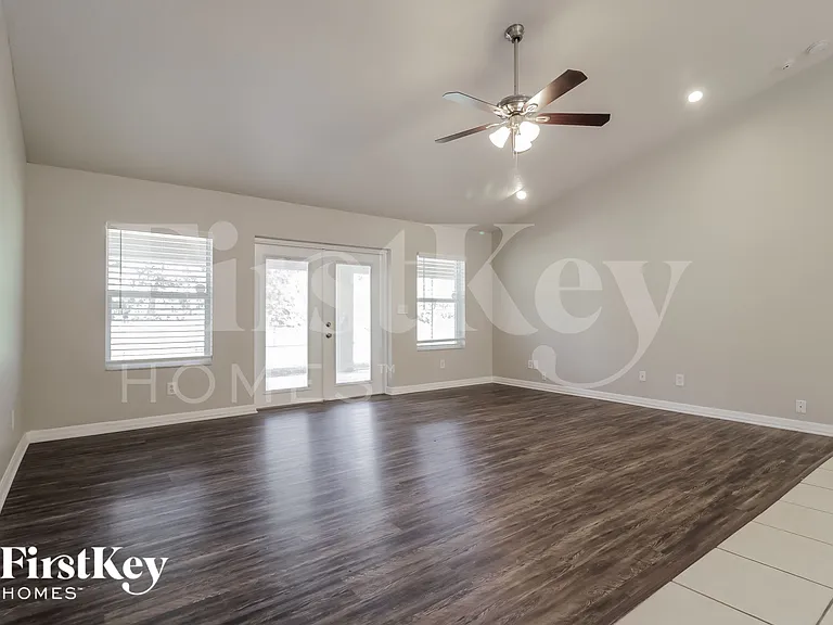 660 Wild Flower St — Photo 2