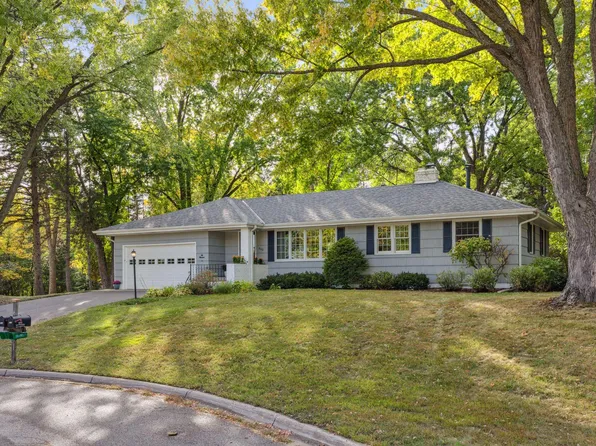 600 Whitegate Ln, Wayzata, MN 55391