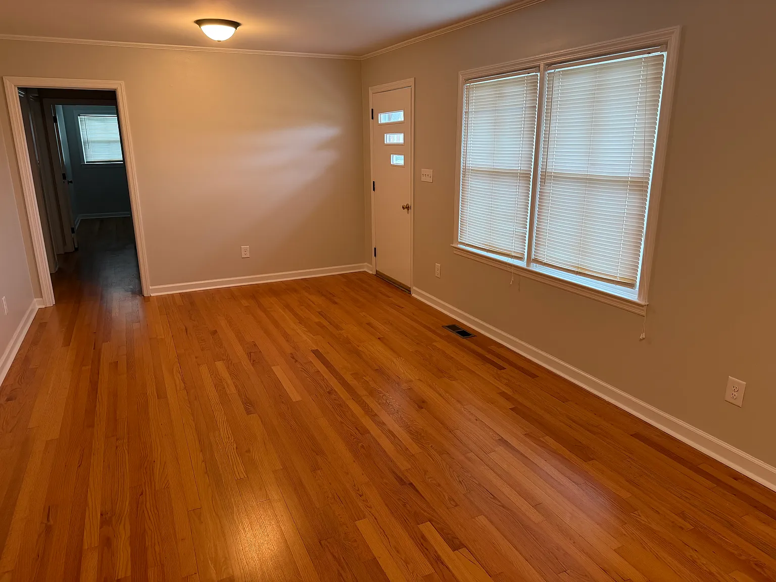 3 bed, 1200 sqft, $1,500 — Photo 4