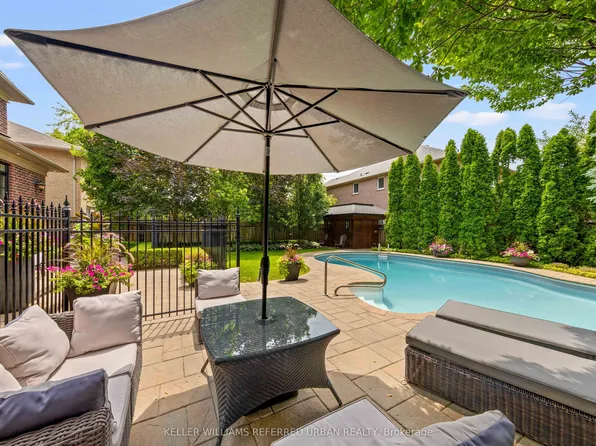 4 Community Cir, Toronto, ON M2R 1W5