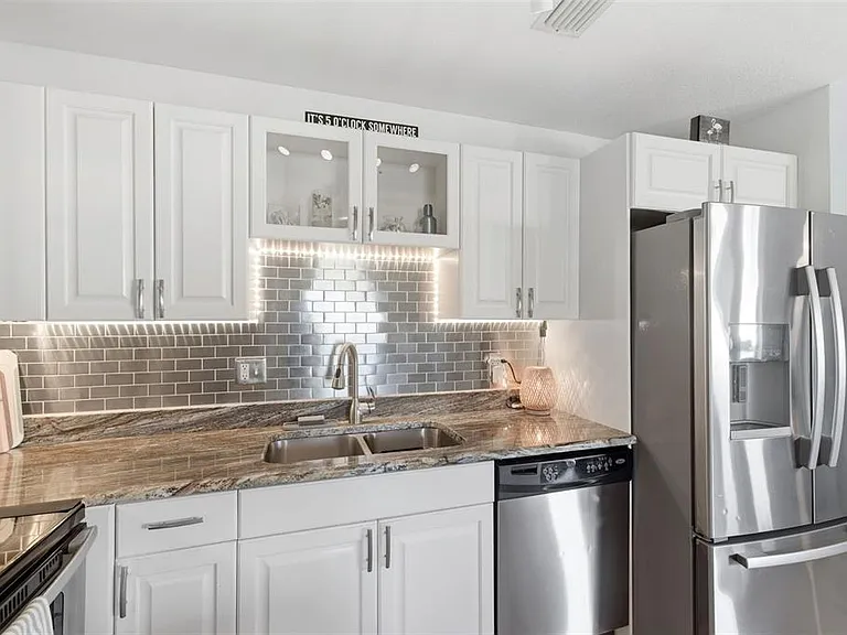 5174 Beach Dr SE #D — Photo 12