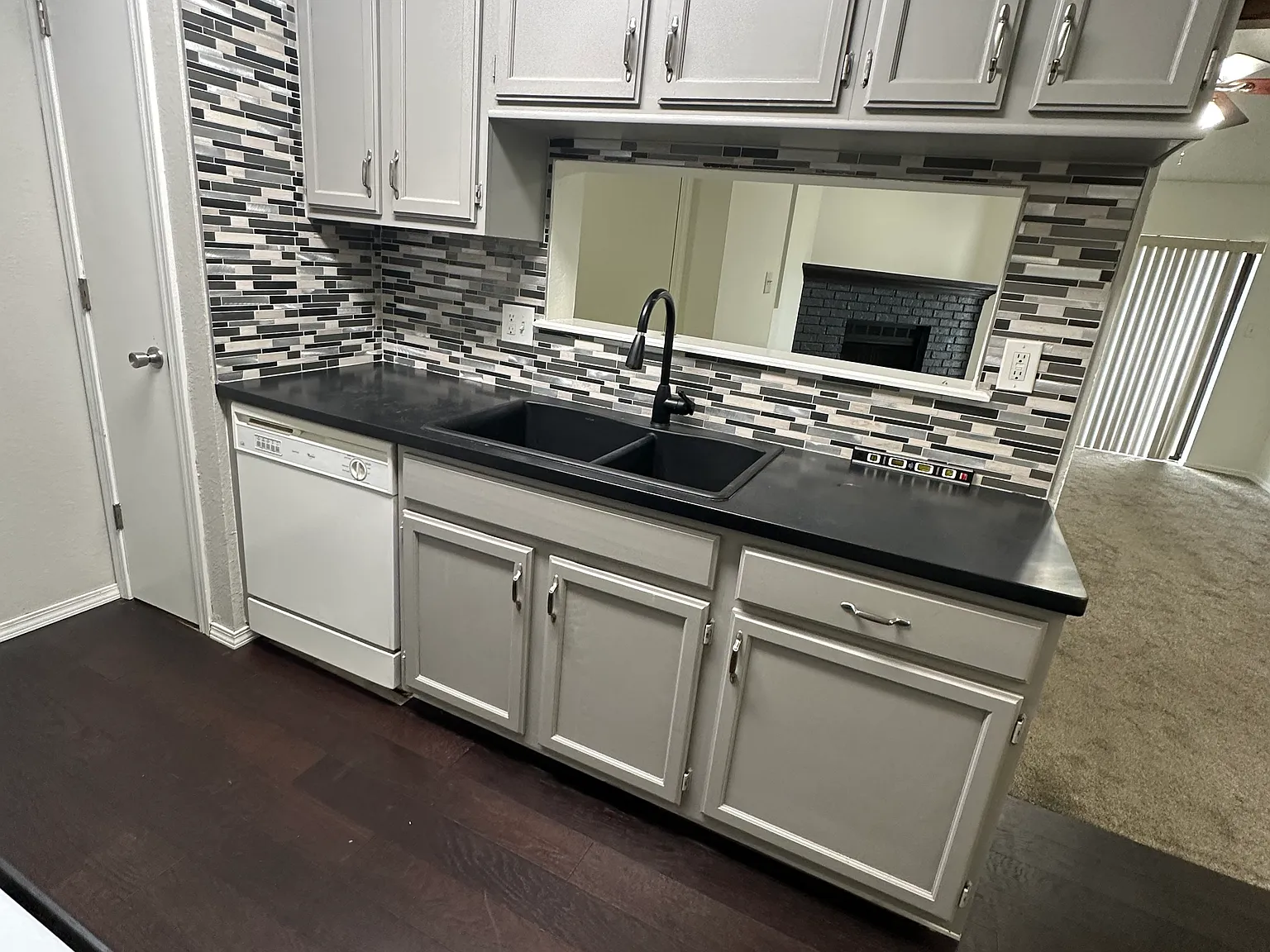 2 bed, 1112 sqft, $1,350 — Photo 2