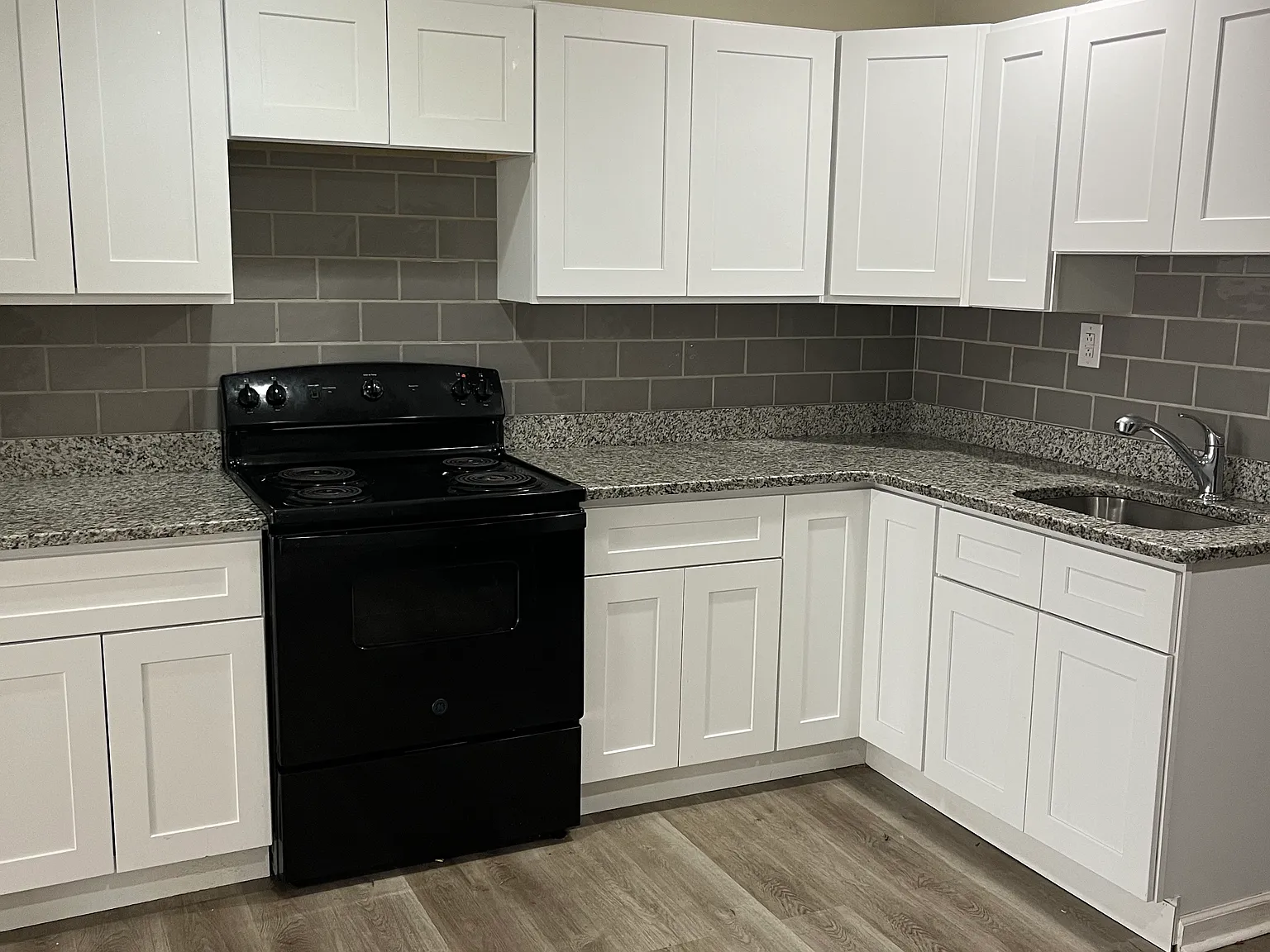 2 bed, 728 sqft, $1,500 — Photo 2