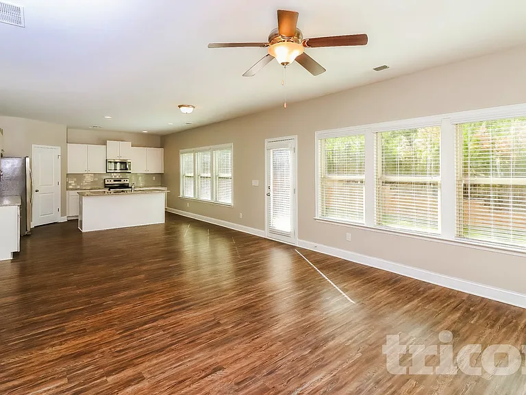 230 Margrave Dr — Photo 2