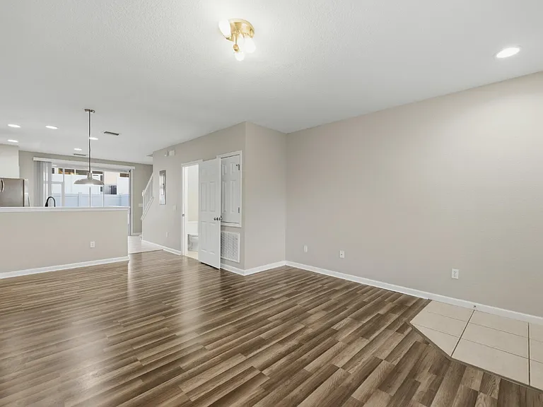 4482 SW 49th Ave — Photo 6