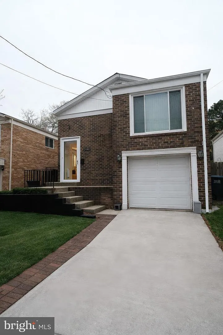2412 Skyland Pl SE photo 1