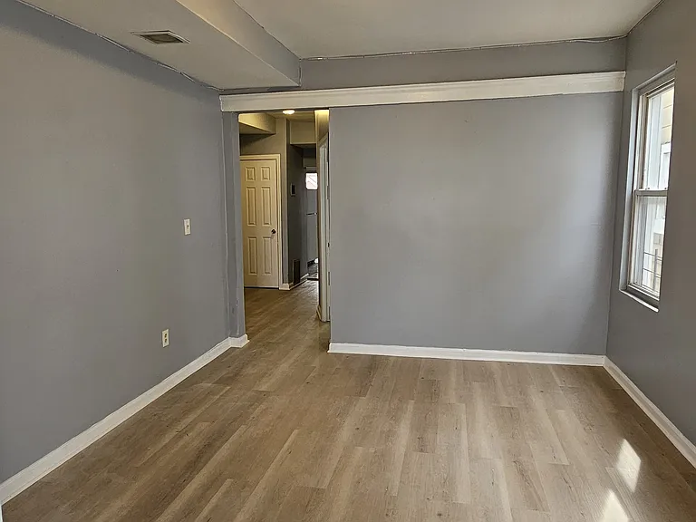 354-356 11th Ave #6 — Photo 2