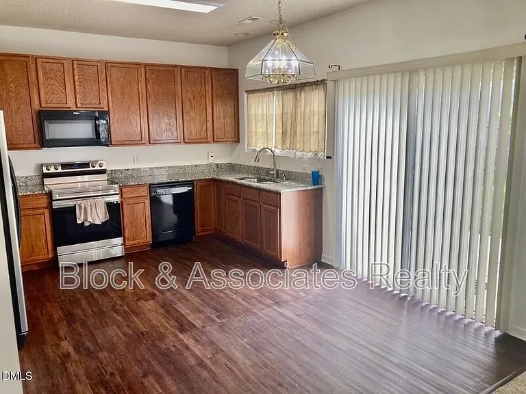 4457 Snowcrest Ln — Photo 5