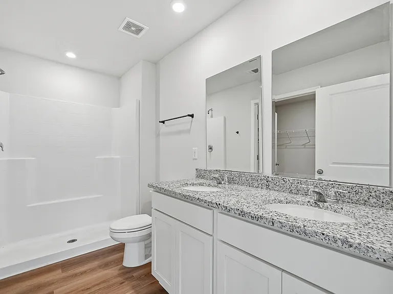 136 Pfitzer Ct — Photo 36