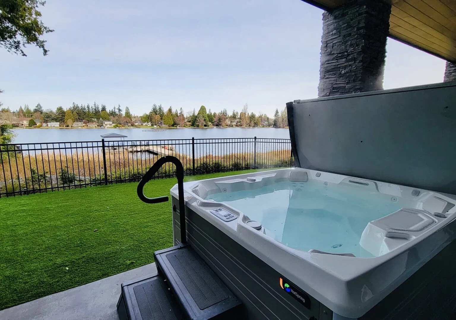 4BR 4BA Modern Lakefront Lodge - Lake Burien — Photo 2