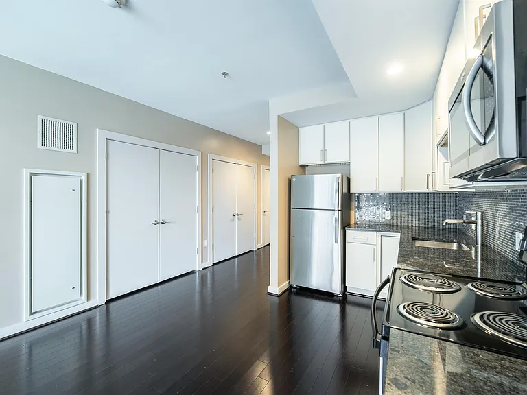 Front Street Lofts — Photo 15