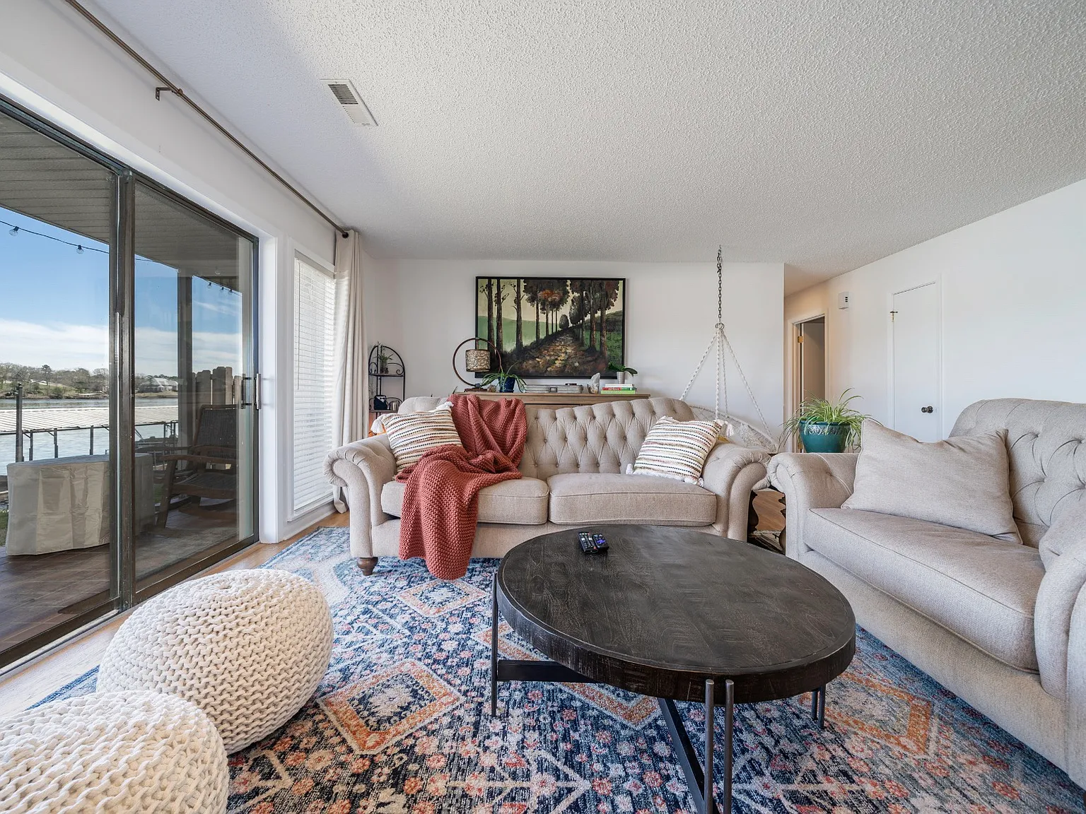 2 bed, 1065 sqft, $2,100 — Photo 3