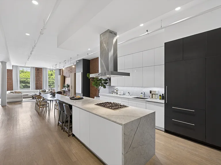 155 Hudson St #2S — Photo 10