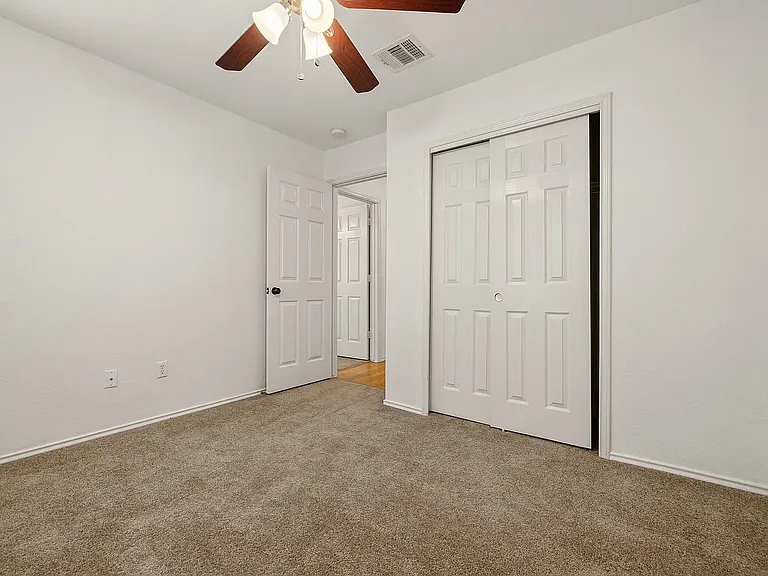 14525 Harris Ridge Blvd #B — Photo 23