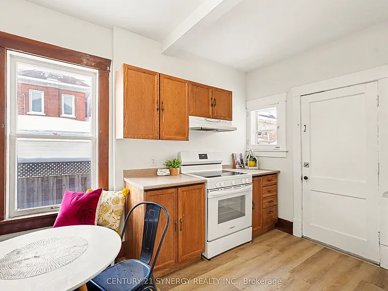 51 McGill St N — Photo 7