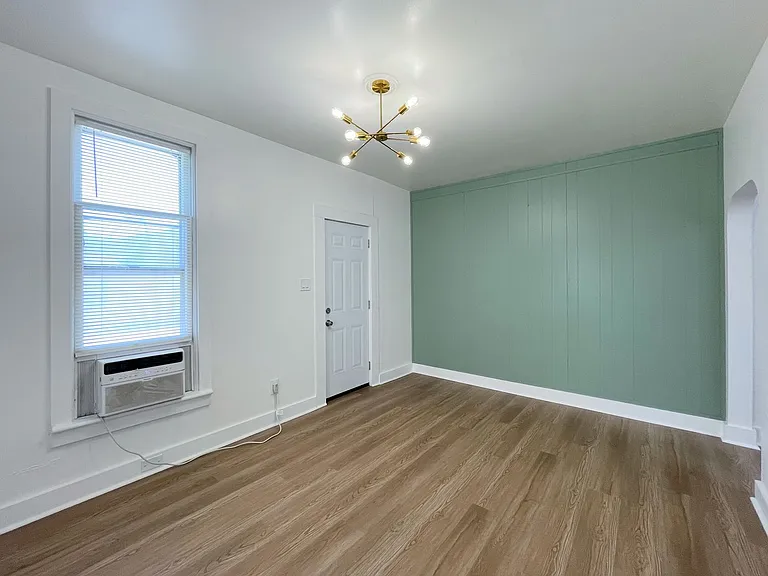 14 N Maple — Photo 2