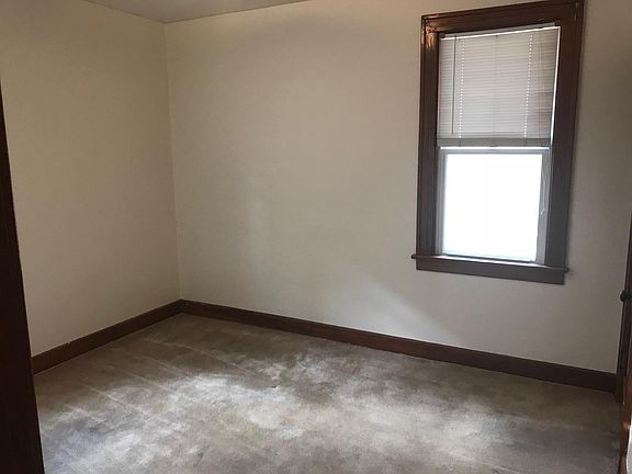 823 1/2 Mt Royal Avenue Bedroom 2