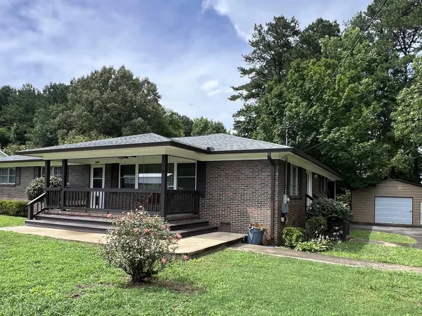 2498 Barnes Dr, Hokes Bluff, AL 35903