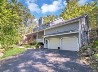 5 Mountain Laurel Ln, Danbury, CT 06811