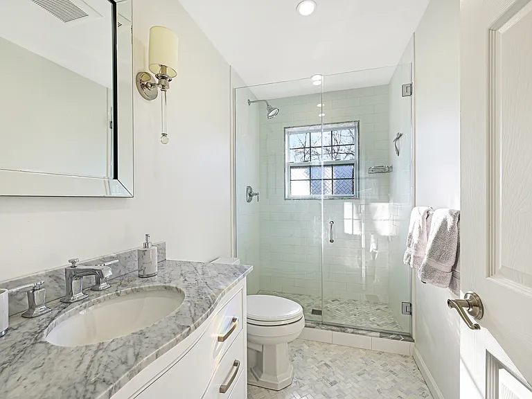 35 Tyrone Dr — Photo 13