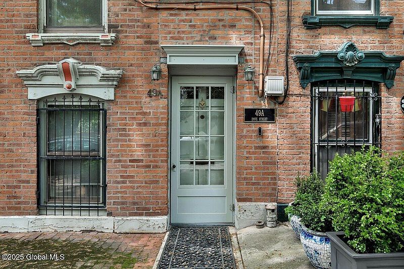 2nd image of 49A Dove Street