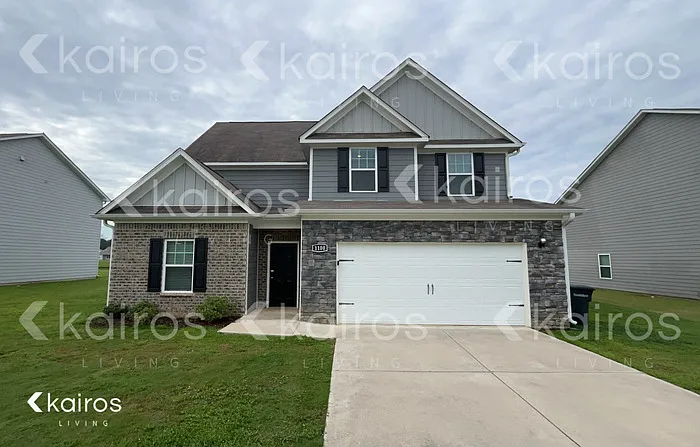 1100 Freedom Pkwy — Photo 1