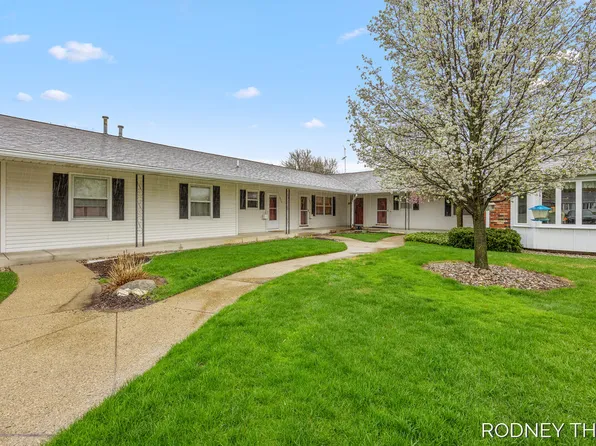 1908 Elizabeth Ln, Jenison, MI 49428