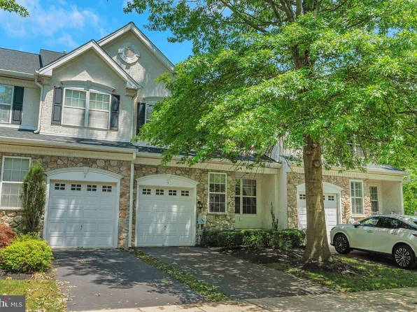 5 Henley Dr, Glen Mills, PA 19342