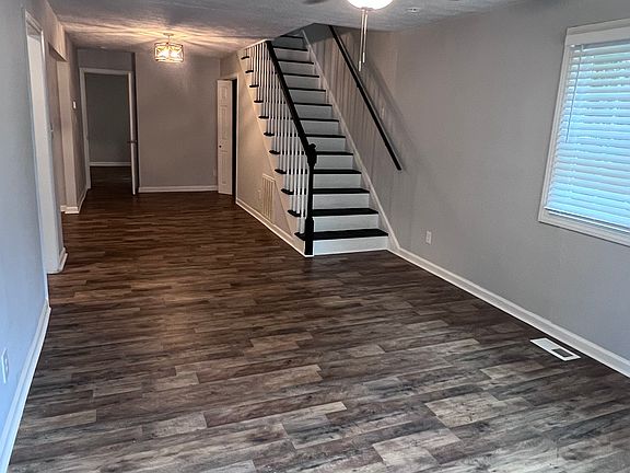 2nd image of 420 Carriage Rd