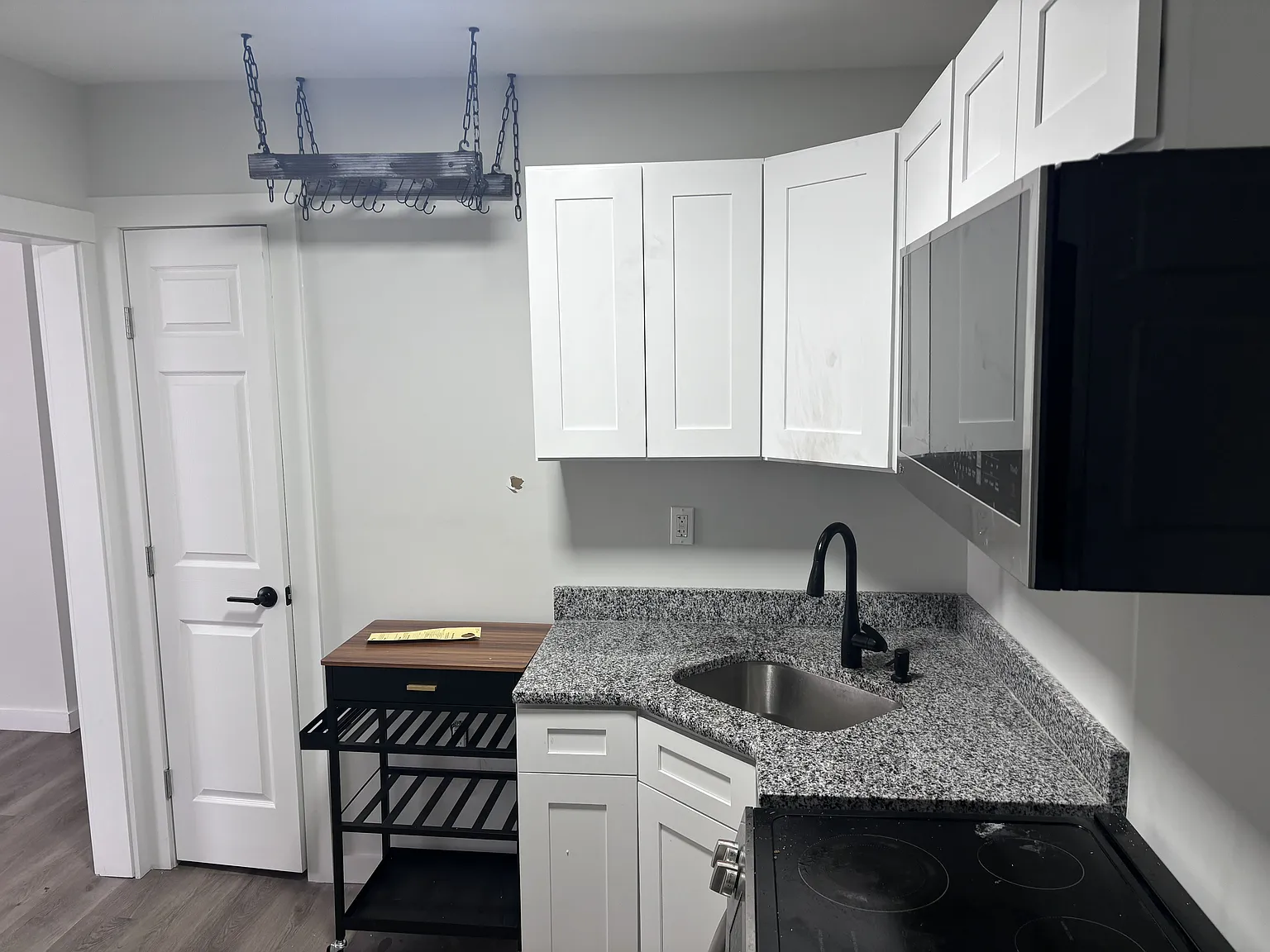 2747 Washington Avenue — Photo 1