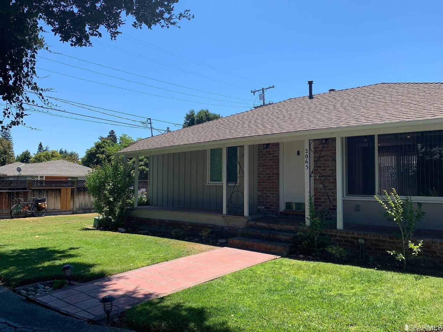 2065 Oakwood Dr photo 1