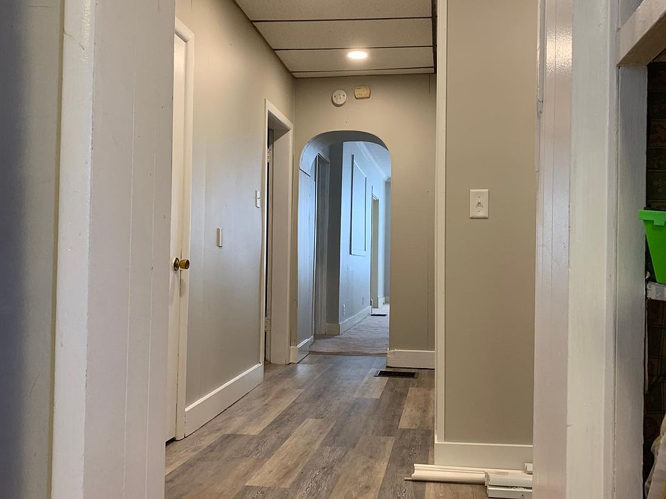 hall toward living room
