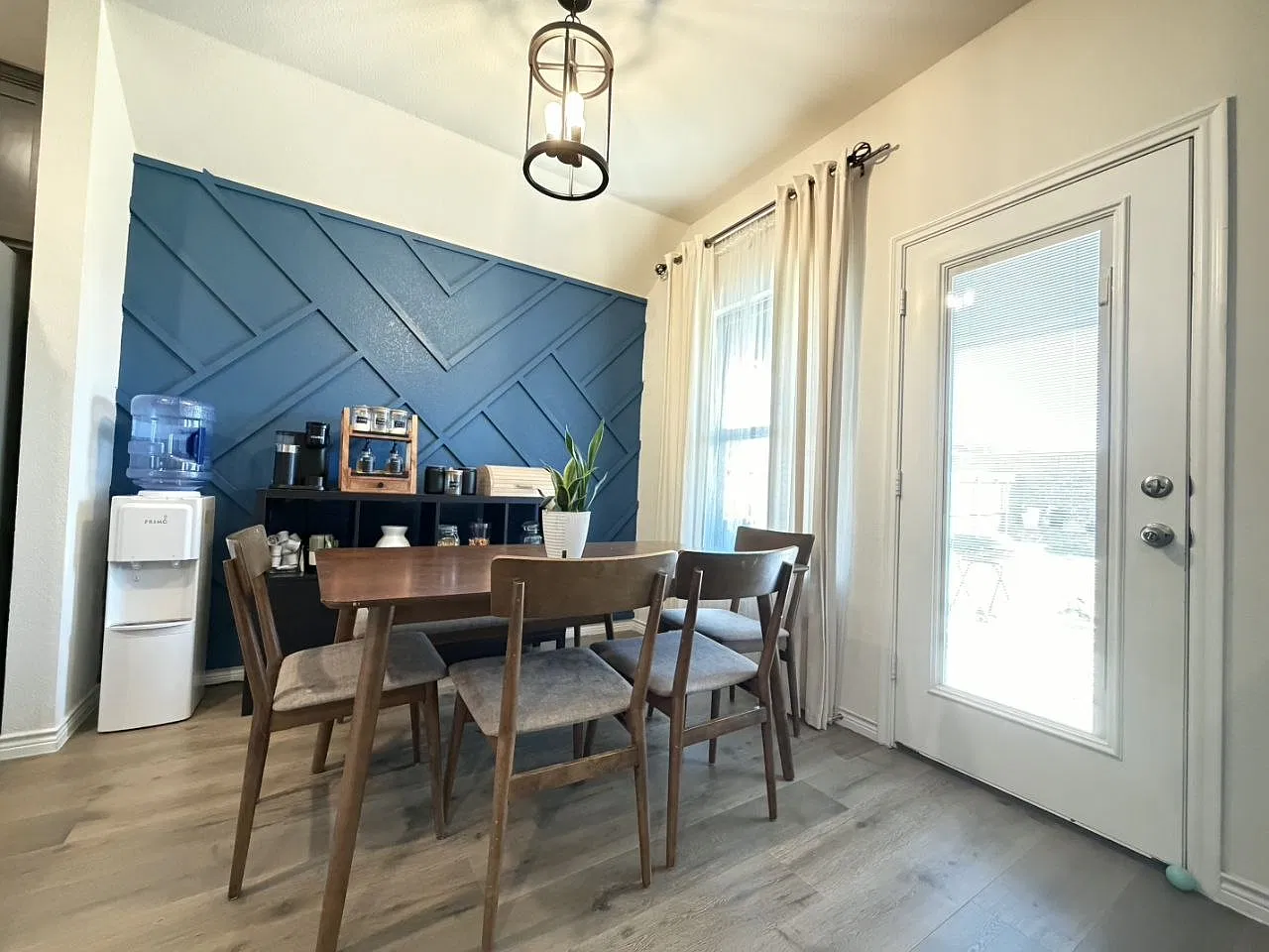 4 bed, 1566 sqft, $2,500 — Photo 2