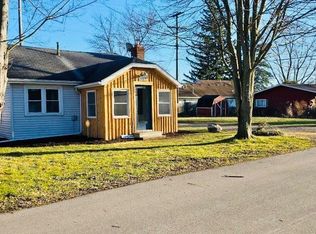 1382 Elmhurst Dr, Howell, MI 48843