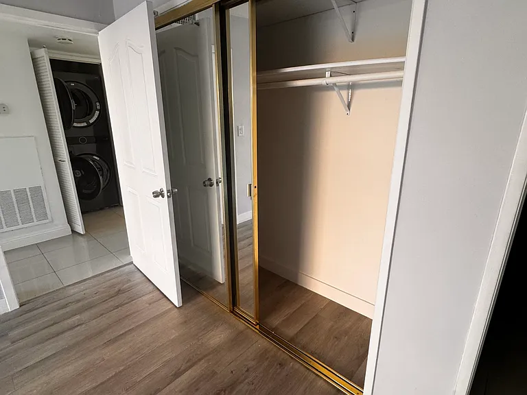 415 W Lexington Dr #2 — Photo 15