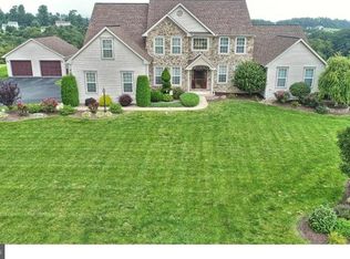 701 Eagleview Dr, Mohrsville, PA 19541