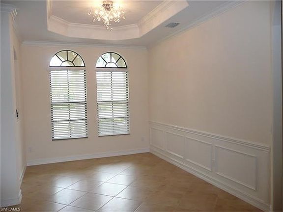 Formal Dining room with Tray Ceiling, Crown Molding and Chair-rail