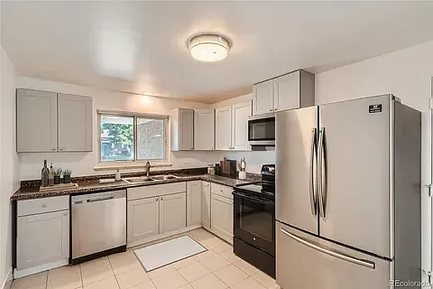 5 bed, 2352 sqft, $3,095 — Photo 4