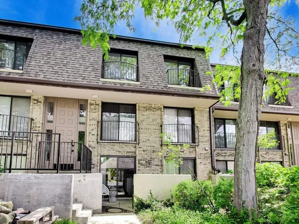 1714 Northfield Sq Unit B, Northfield, IL 60093